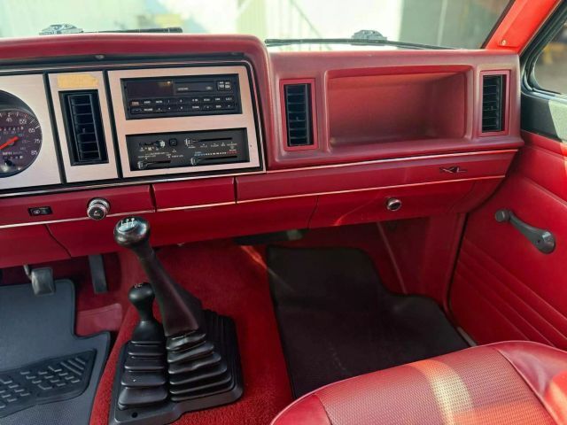 Ford-Bronco-II-2D-Utility-4WD-SUV-1988-Gray-Red-155690-11