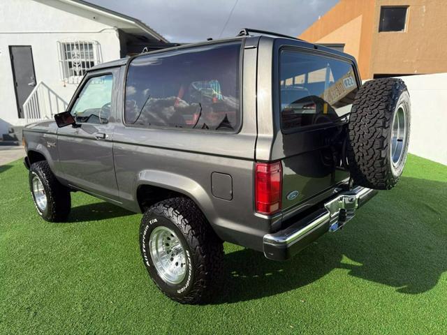 Ford-Bronco-II-2D-Utility-4WD-SUV-1988-Gray-Red-155690-4