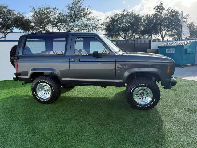 Ford-Bronco-II-2D-Utility-4WD-SUV-1988-Gray-Red-155690-7