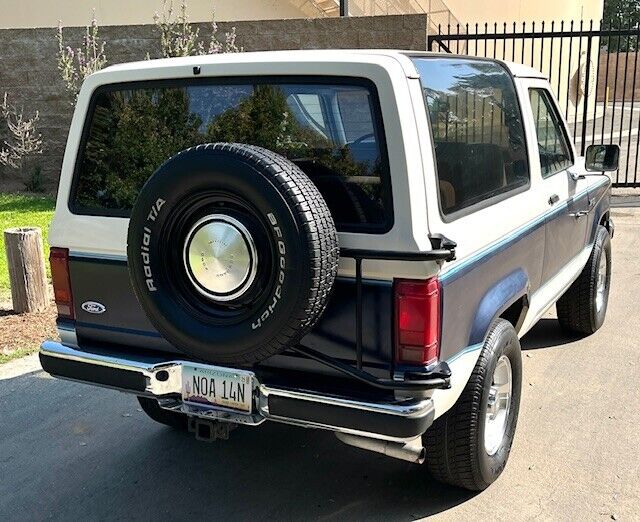 Ford-Bronco-II-SUV-1990-1