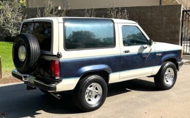 Ford Bronco II SUV 1990