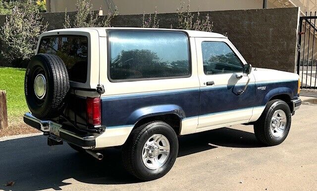 Ford Bronco II SUV 1990