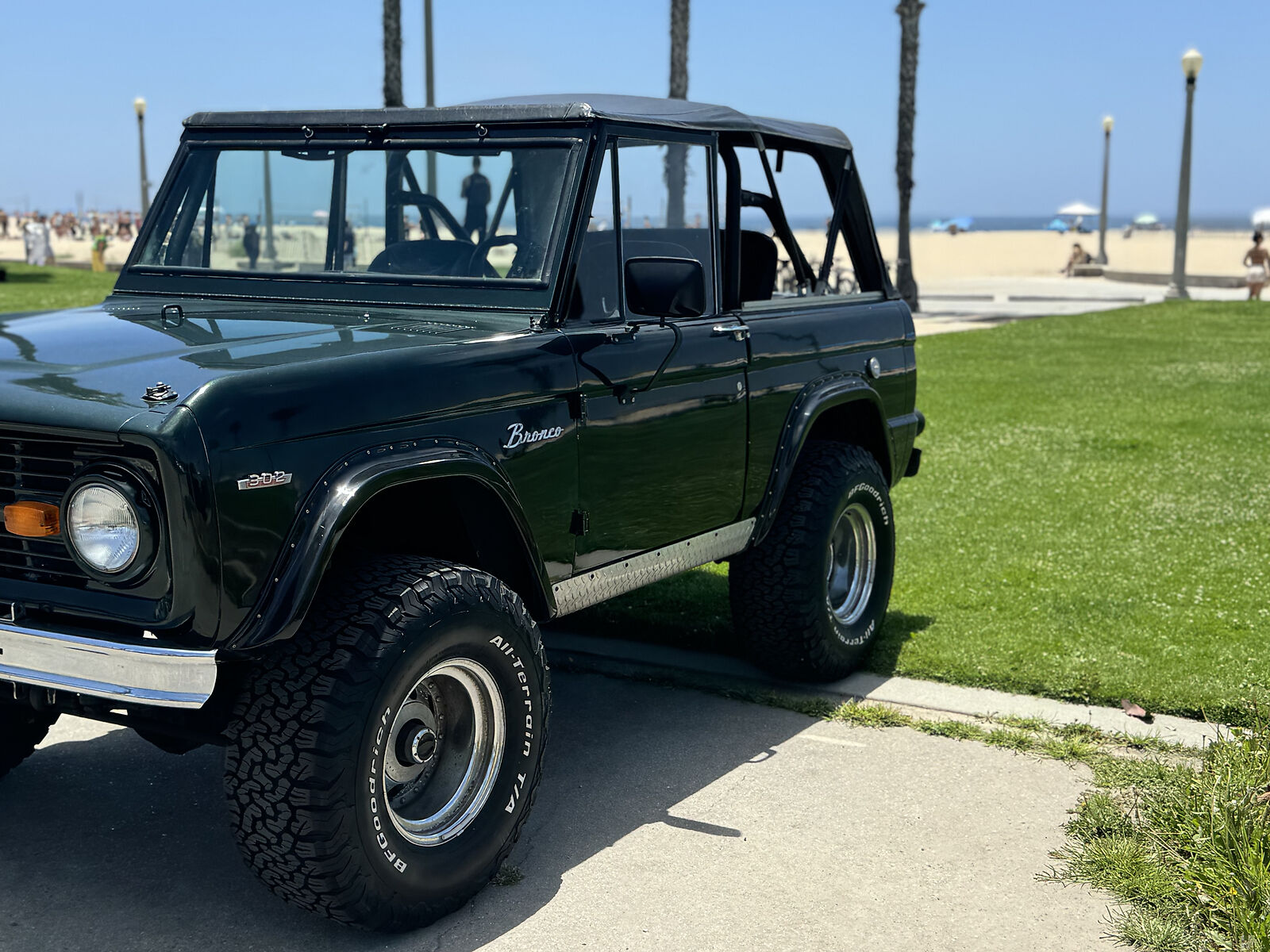 Ford-Bronco-SUV-1968-Green-Black-141622-2