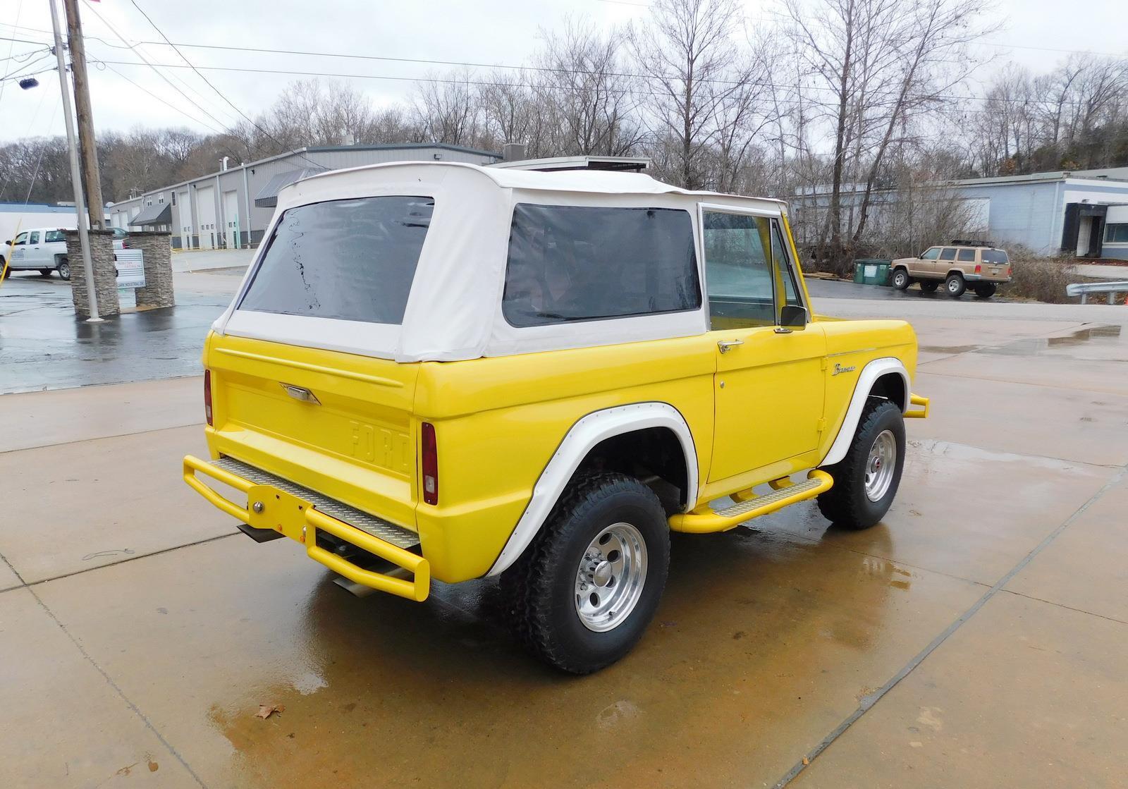 Ford-Bronco-SUV-1968-Yellow-Gray-100452-17