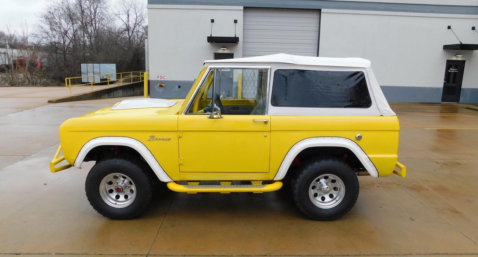 Ford-Bronco-SUV-1968-Yellow-Gray-100452-21