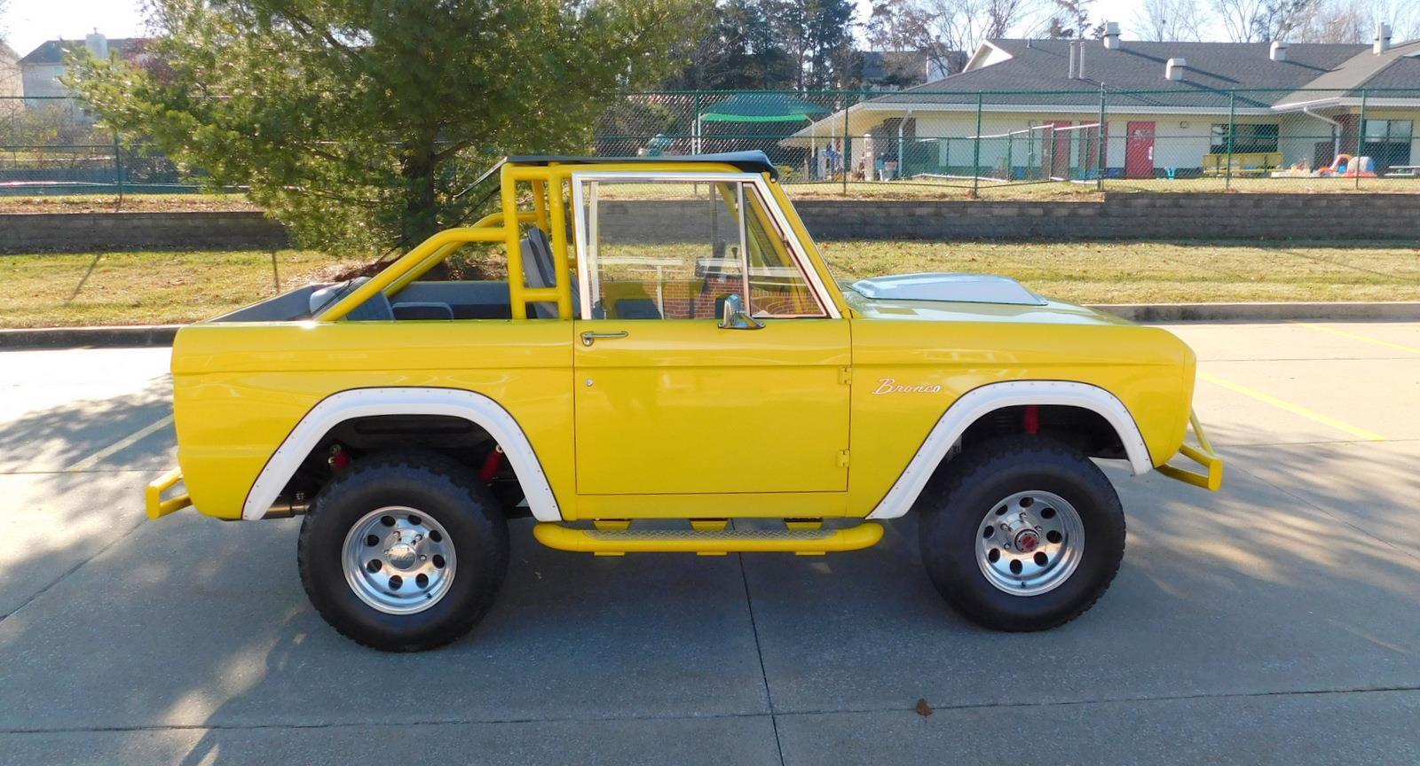 Ford-Bronco-SUV-1968-Yellow-Gray-100452-28