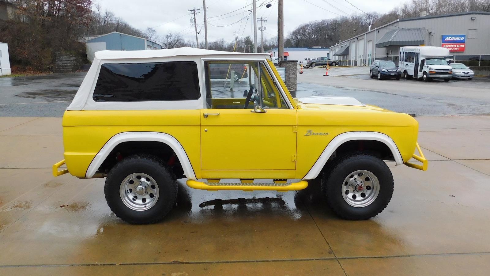 Ford-Bronco-SUV-1968-Yellow-Gray-100452-3