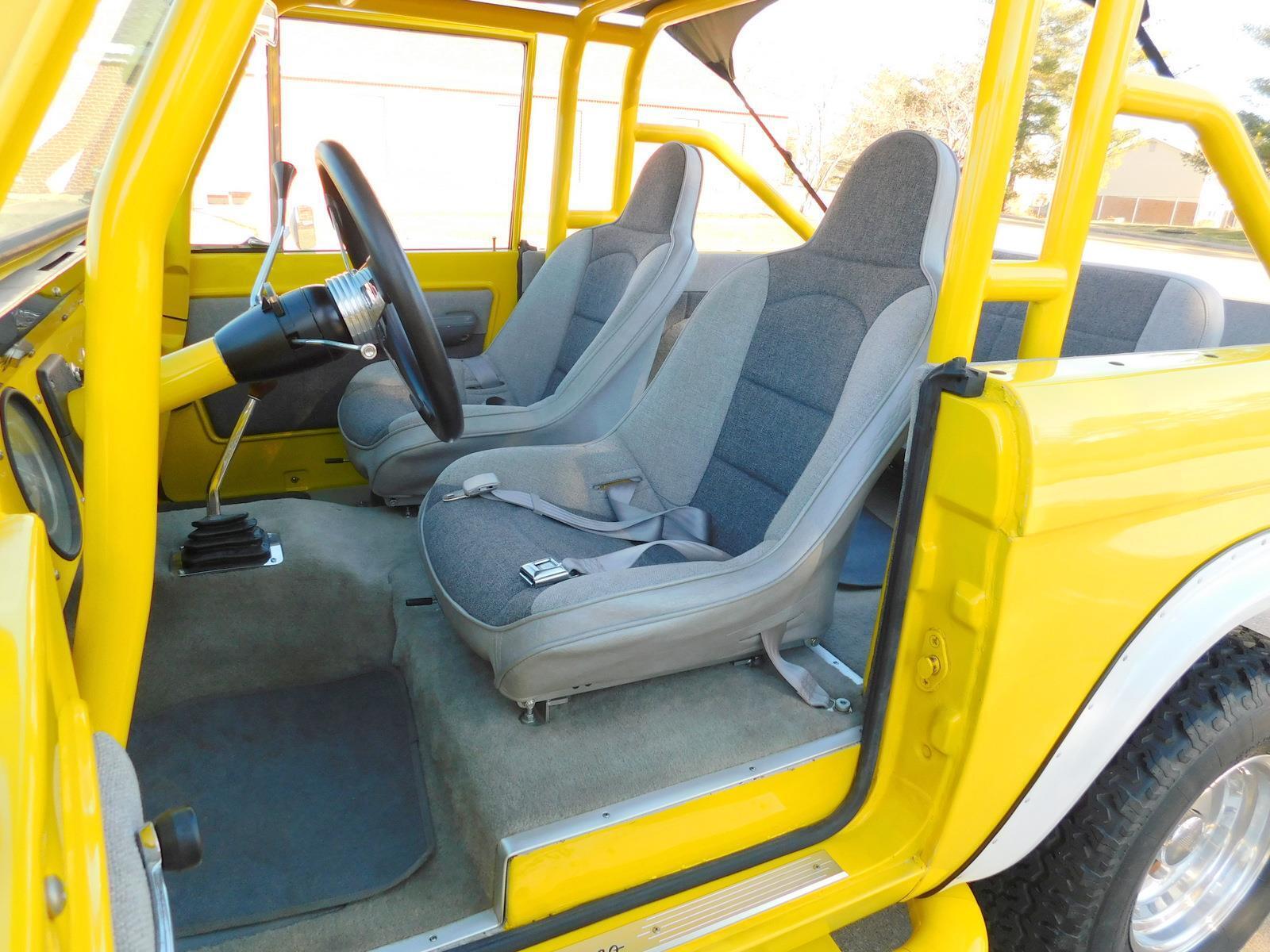 Ford-Bronco-SUV-1968-Yellow-Gray-100452-39