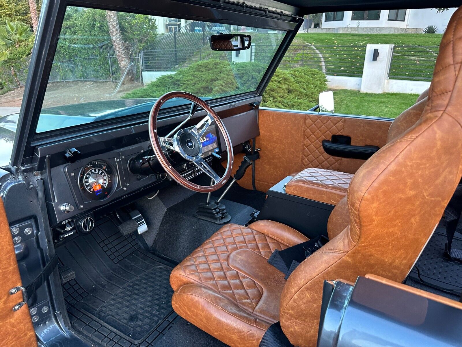 Ford-Bronco-SUV-1971-Gray-Tan-19-10