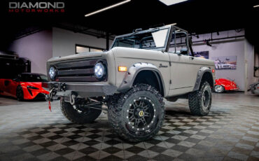 Ford Bronco  year1}