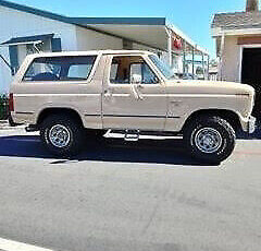 Ford-Bronco-SUV-1985-Tan-Tan-161721-1