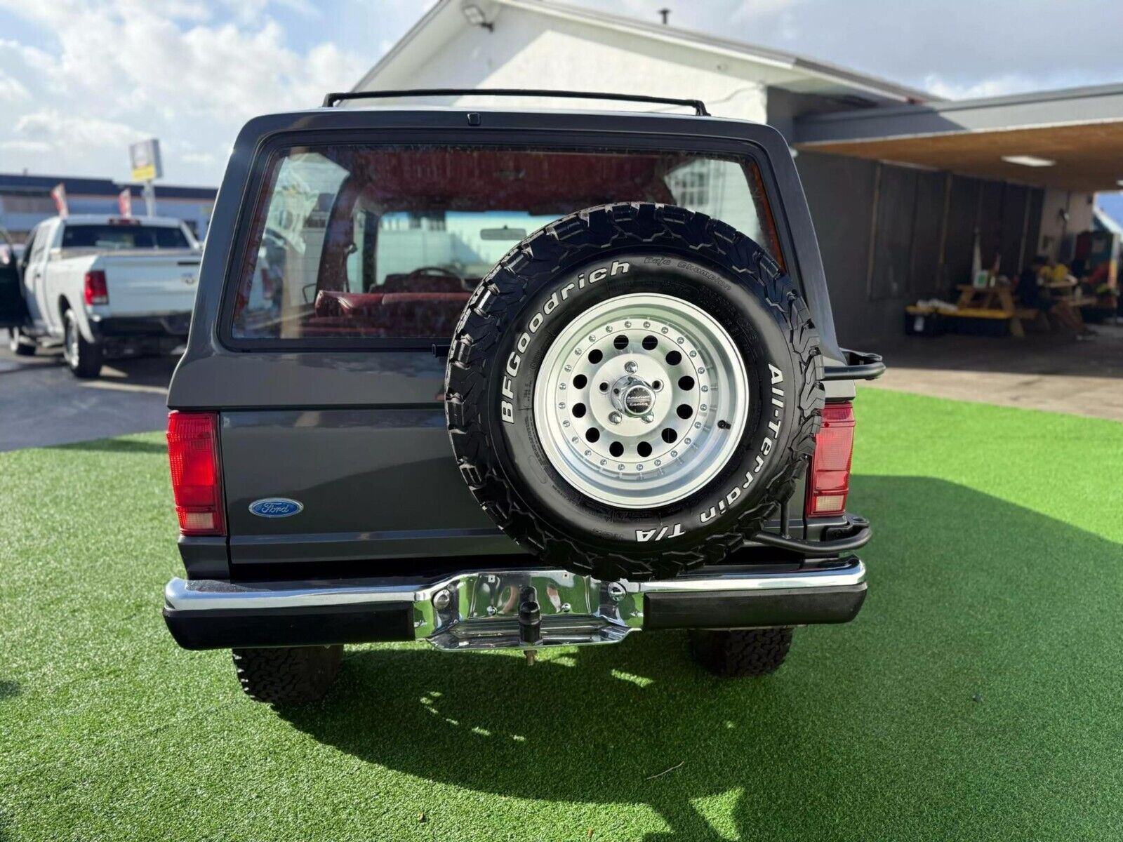 Ford-Bronco-SUV-1988-5