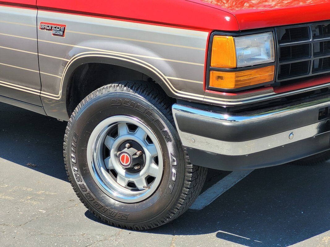 Ford-Bronco-SUV-1989-Red-Gray-168696-12