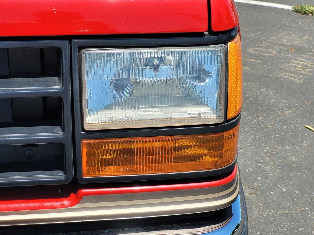 Ford-Bronco-SUV-1989-Red-Gray-168696-39