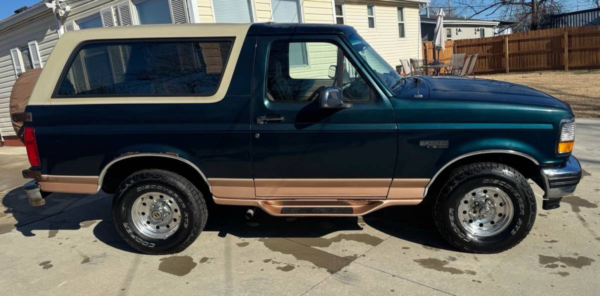 Ford-Bronco-eddie-bauer-1995-green-254276-1