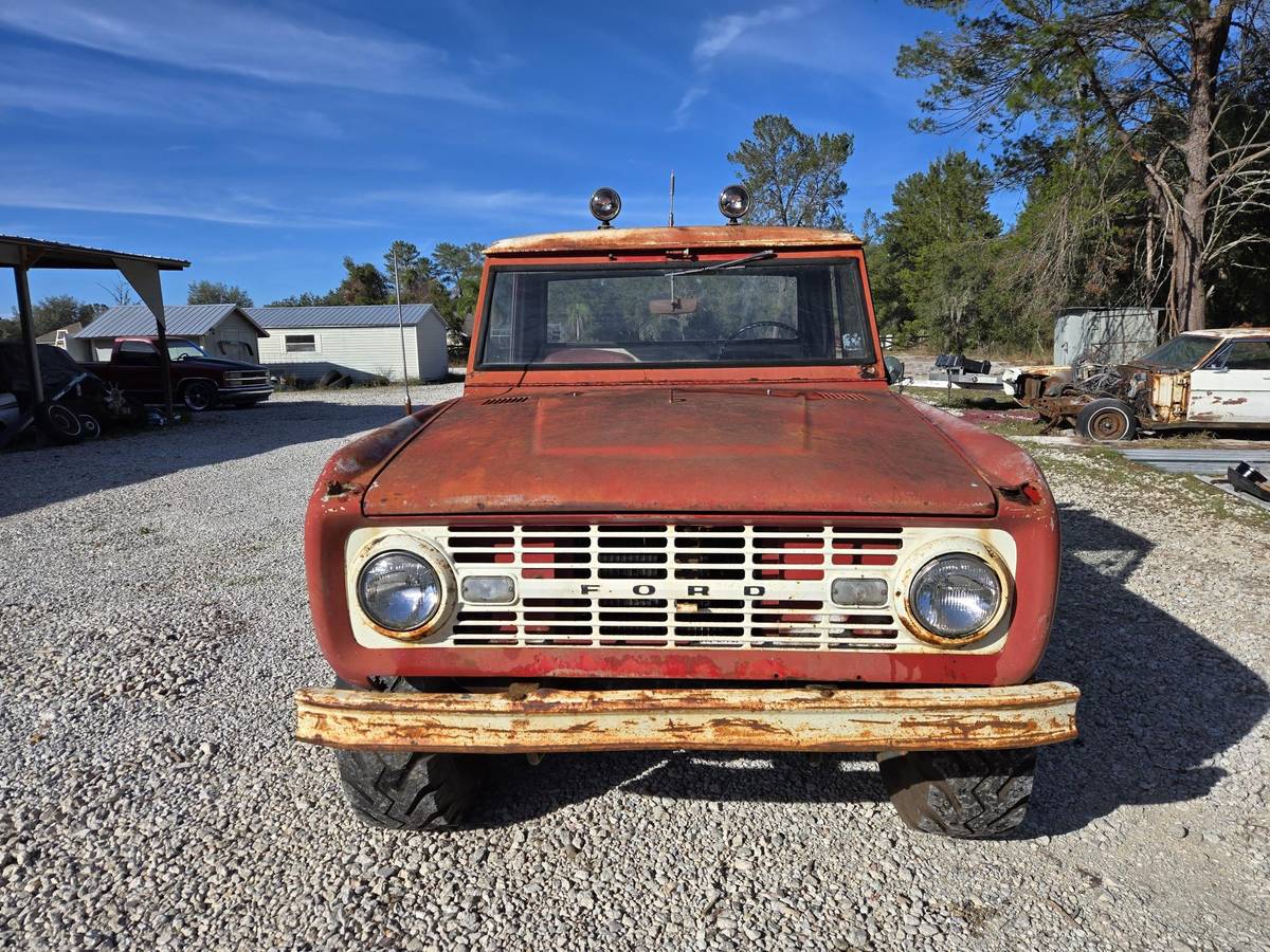 Ford-Bronco-half-cab-1966-11