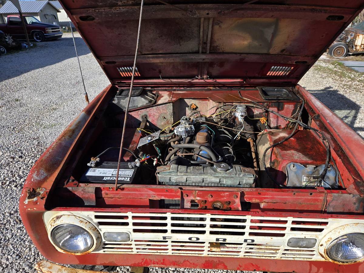 Ford-Bronco-half-cab-1966-16