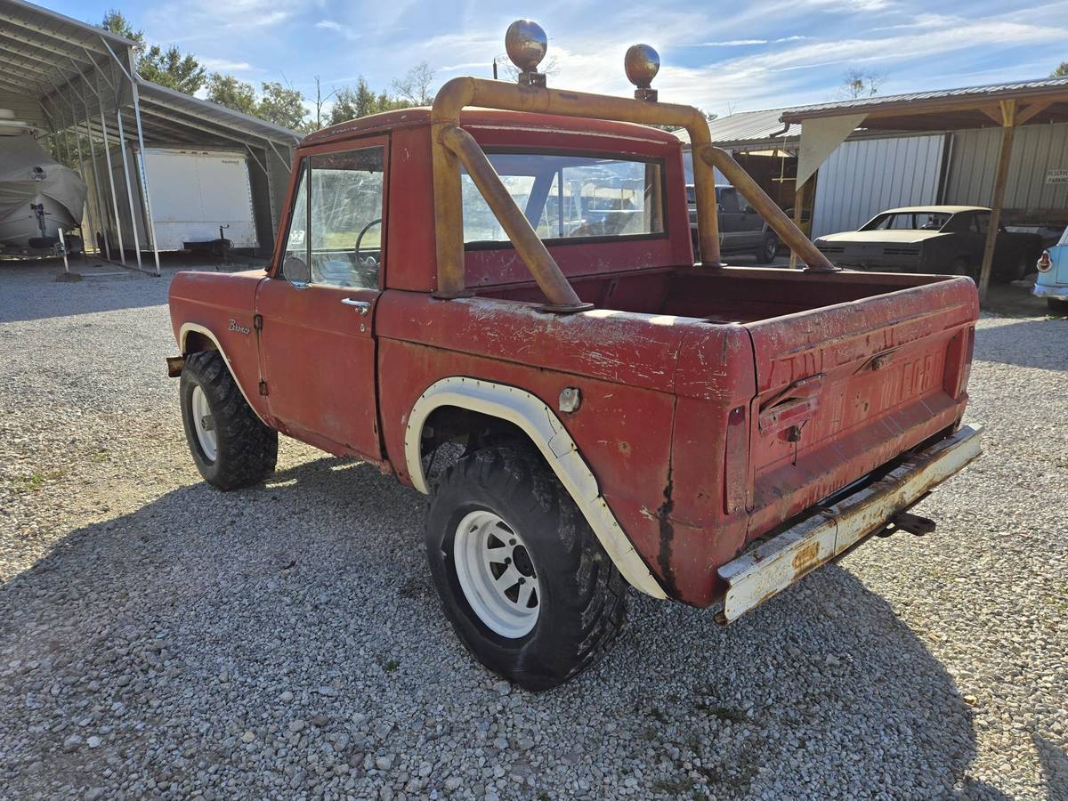 Ford-Bronco-half-cab-1966-2