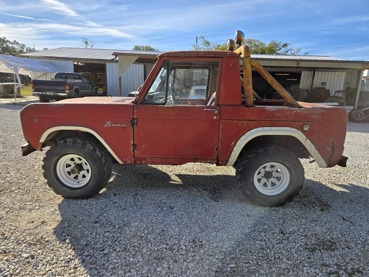 Ford-Bronco-half-cab-1966-4