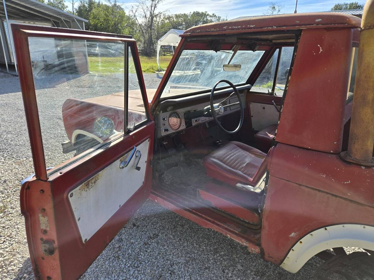 Ford-Bronco-half-cab-1966-5