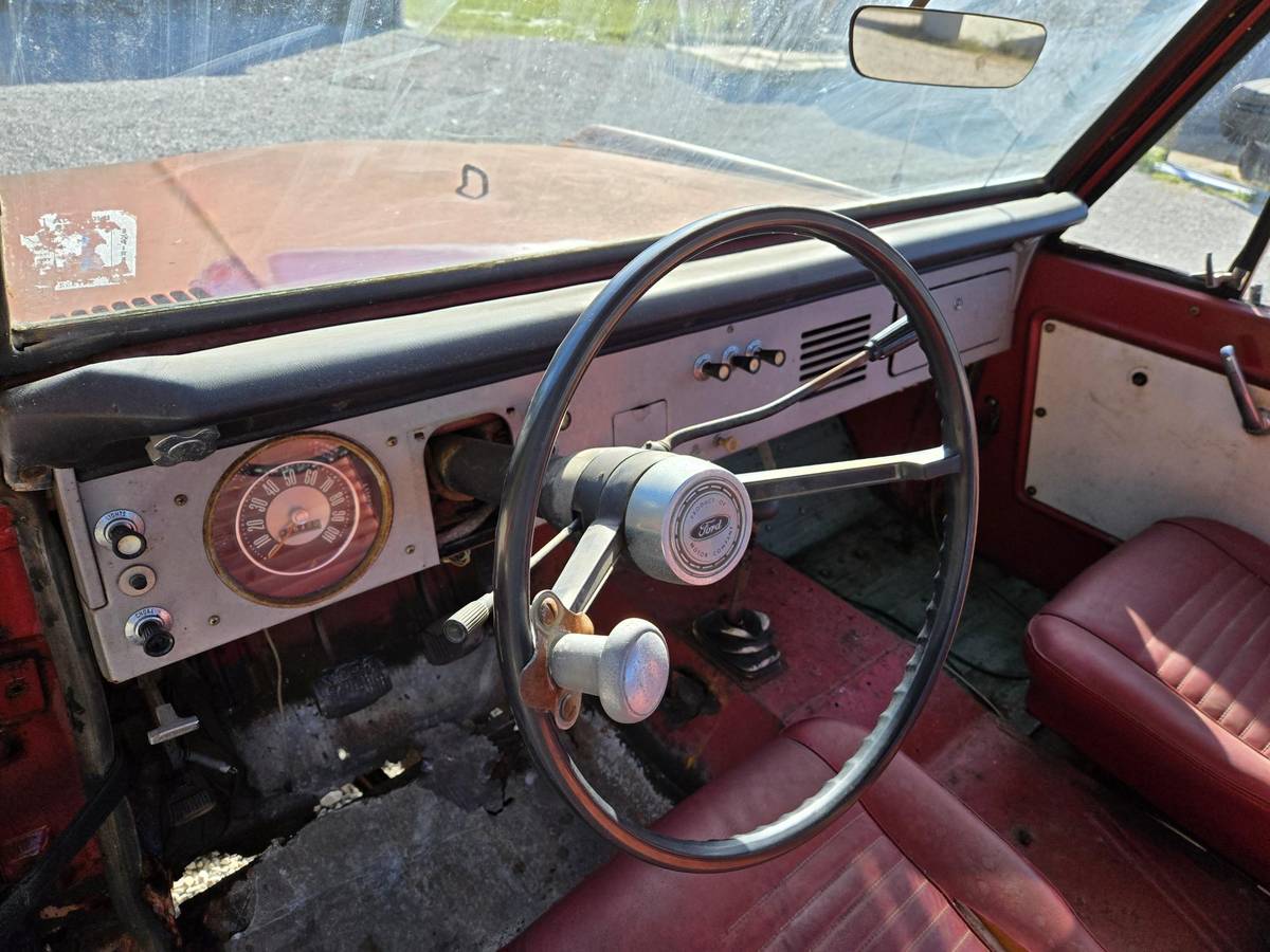 Ford-Bronco-half-cab-1966-6