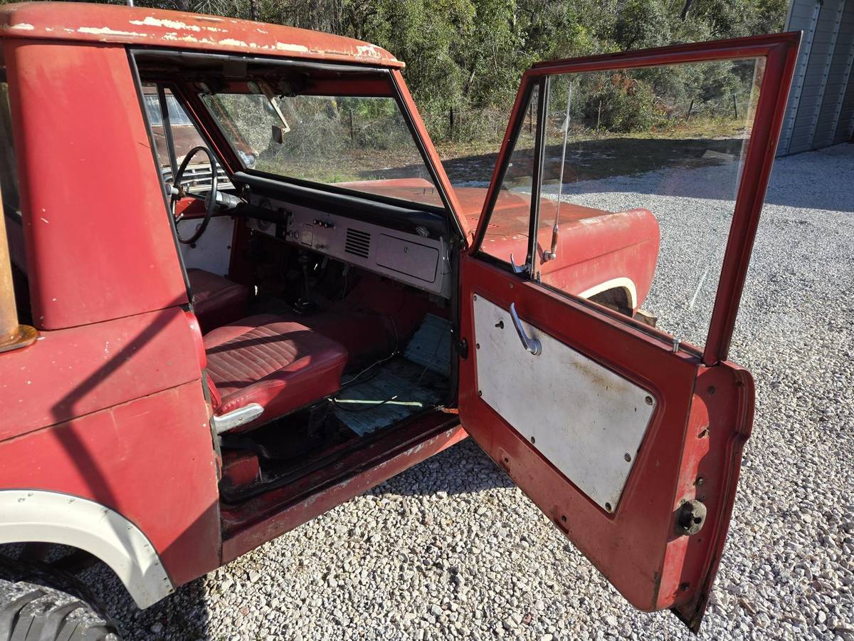 Ford-Bronco-half-cab-1966-9