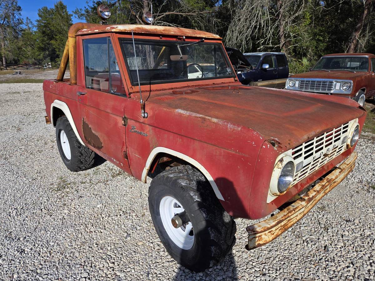 Ford-Bronco-half-cab-1966