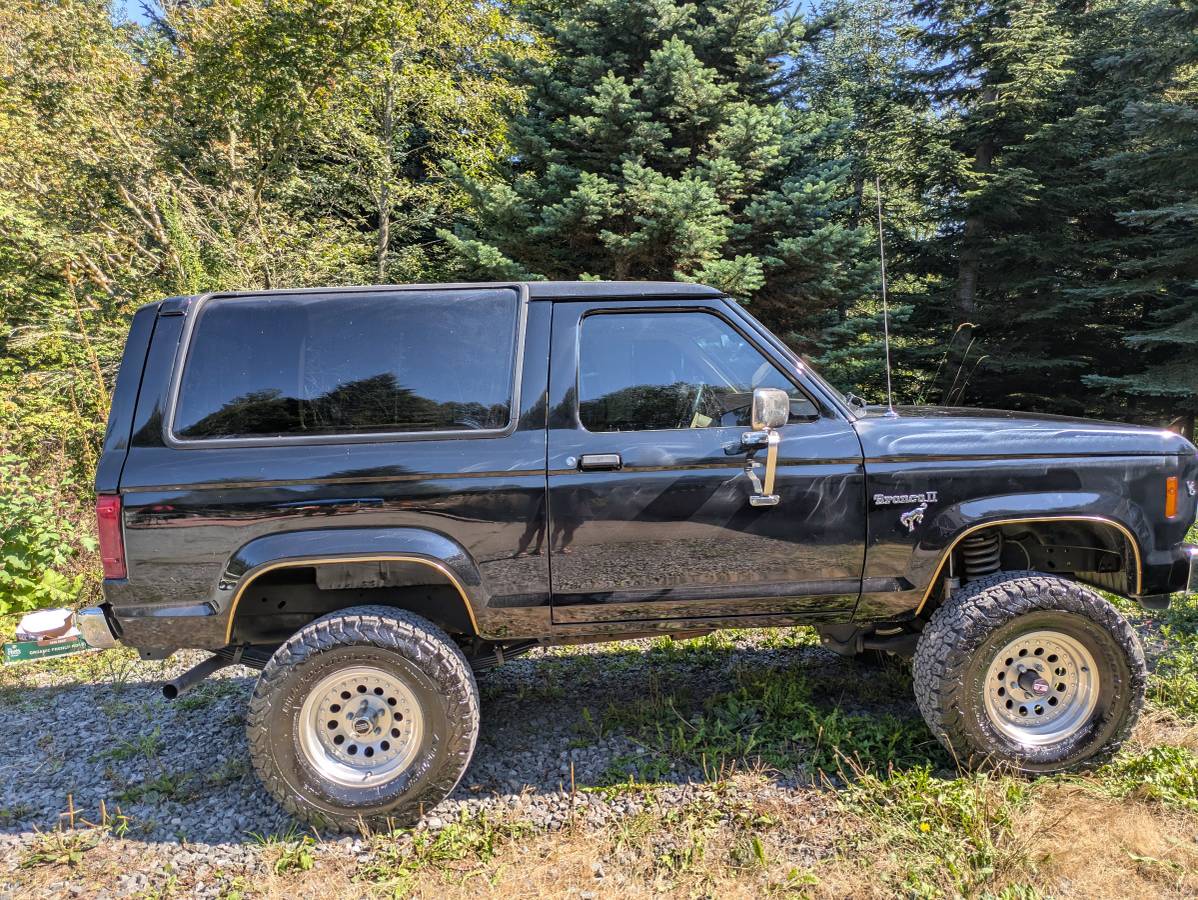 Ford-Bronco-ii-1985-4