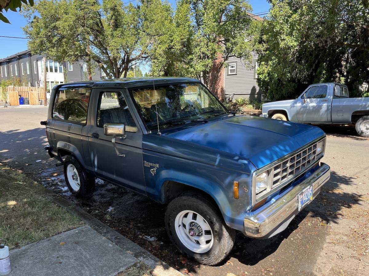 Ford-Bronco-ii-1985-blue-173809-1