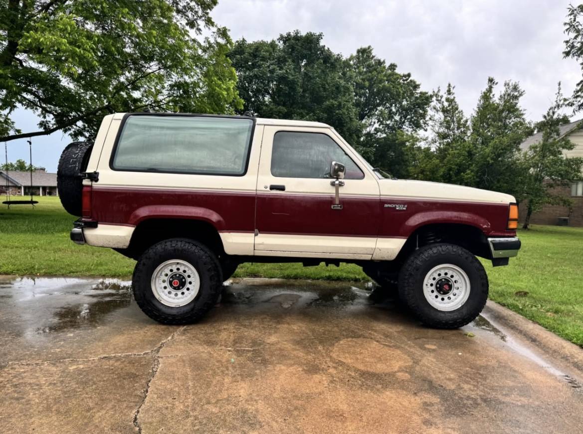 Ford-Bronco-ii-xl-1989-white-115872-1