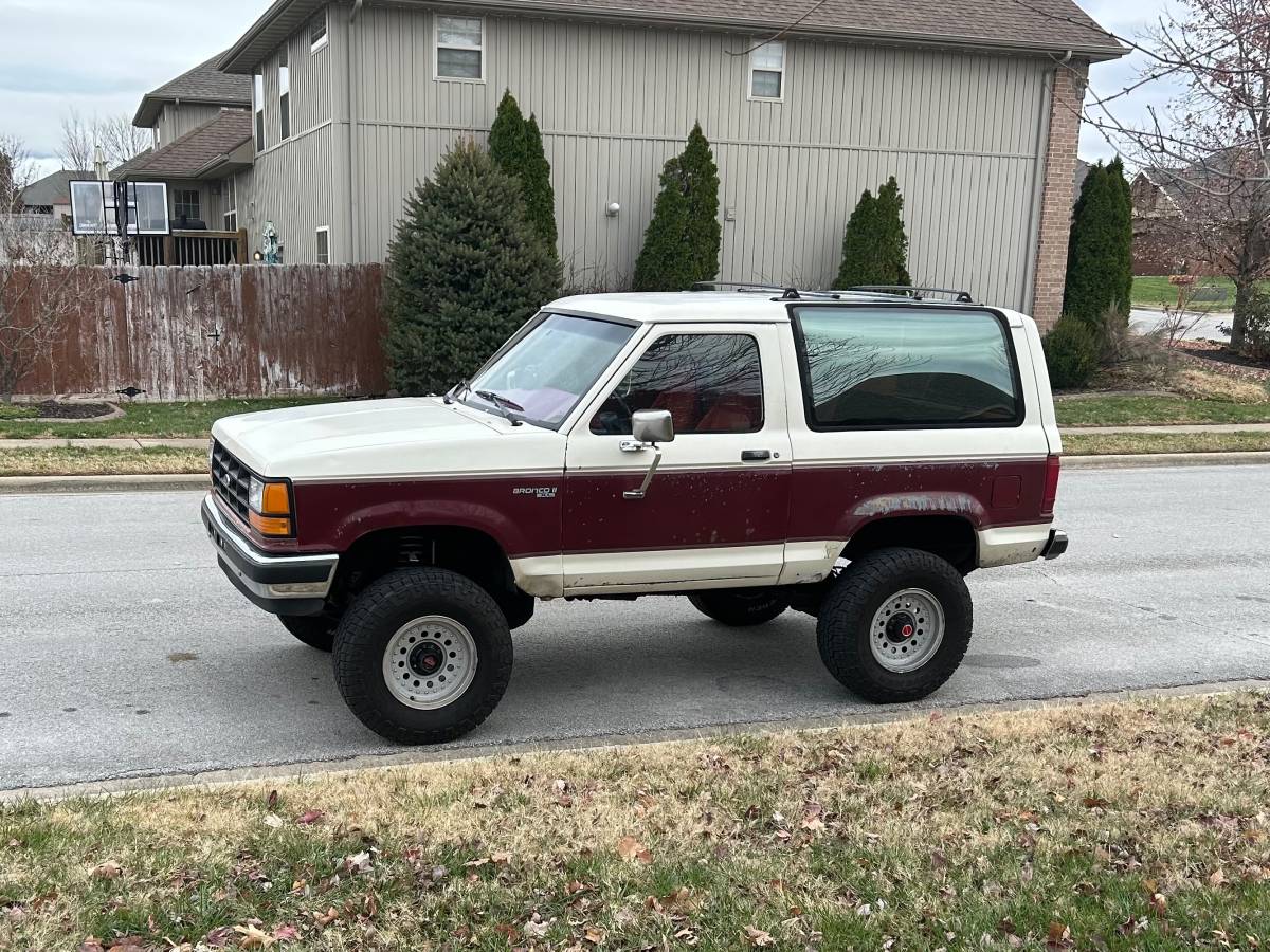 Ford-Bronco-ii-xl-1989-white-115872-2