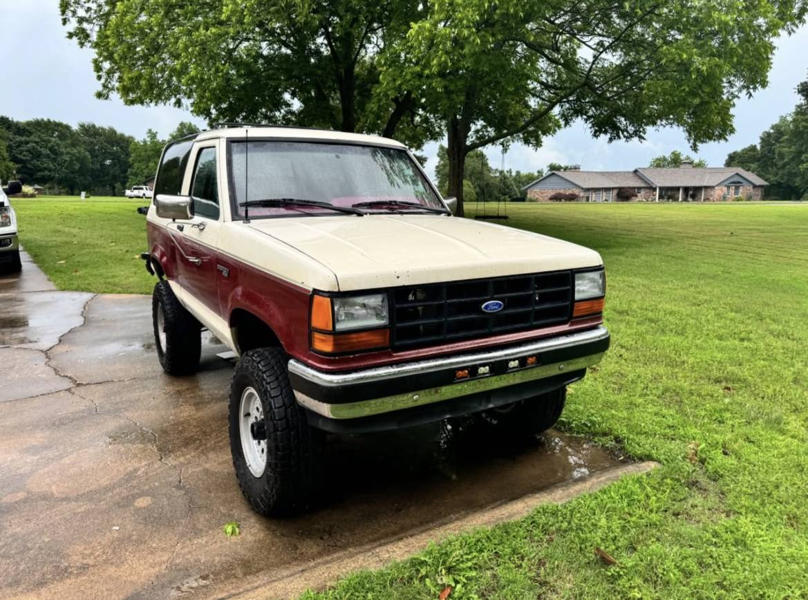 Ford-Bronco-ii-xl-1989-white-115872-4