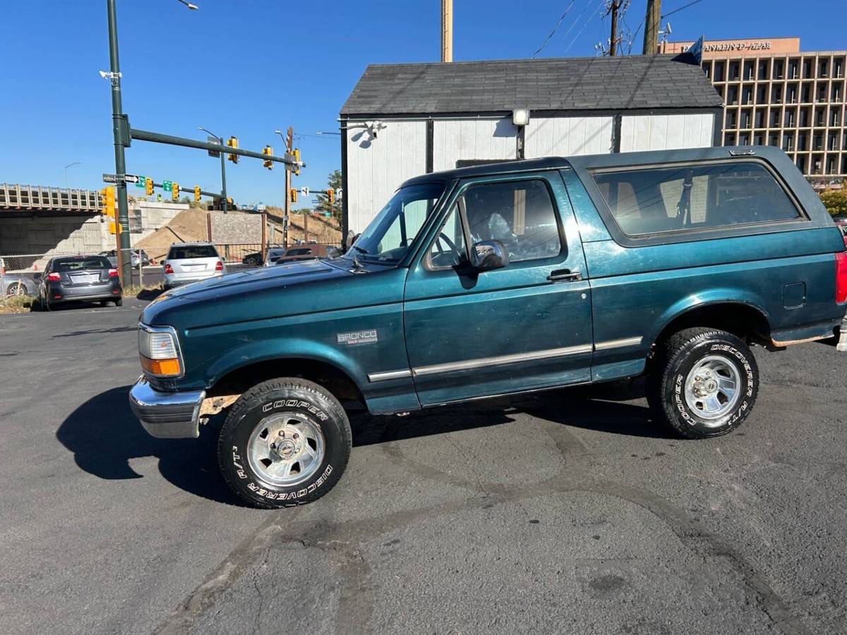 Ford-Bronco-xlt-2dr-suv-1995-2