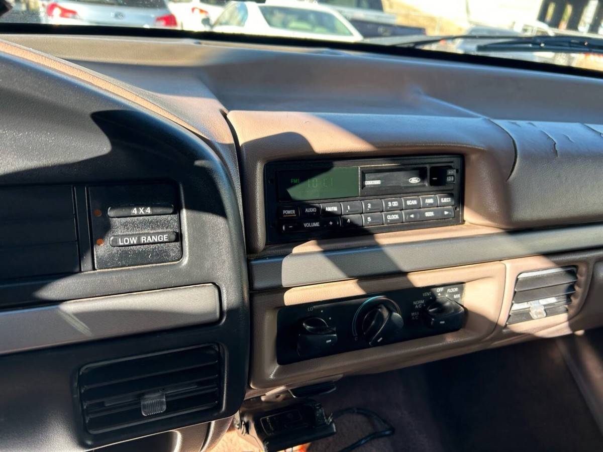 Ford-Bronco-xlt-2dr-suv-1995-21