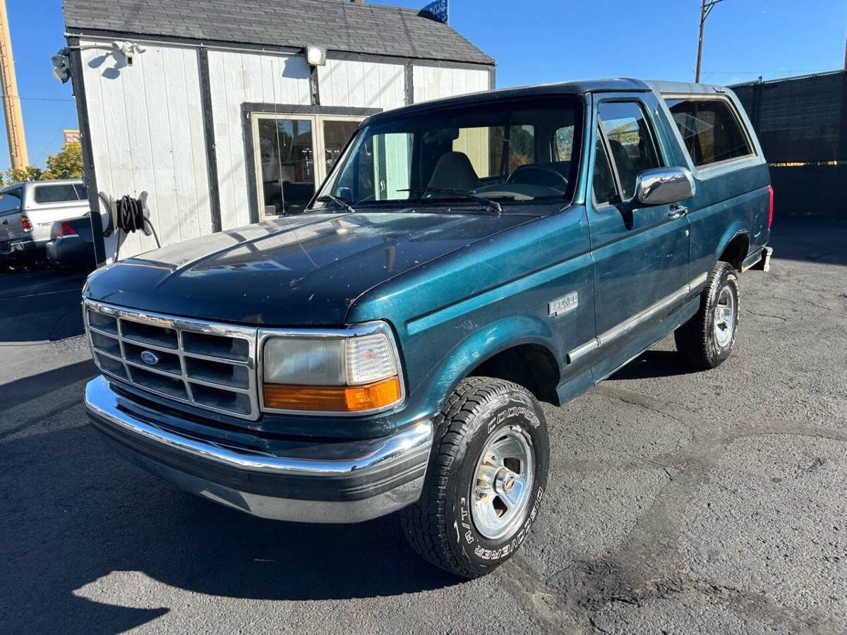 Ford-Bronco-xlt-2dr-suv-1995