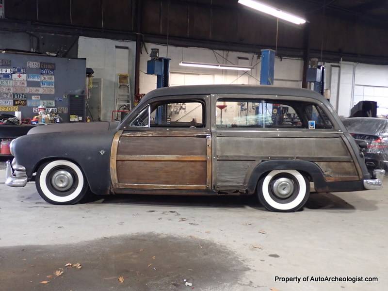 Ford-Country-squire-wagon-1951-black-146450-6