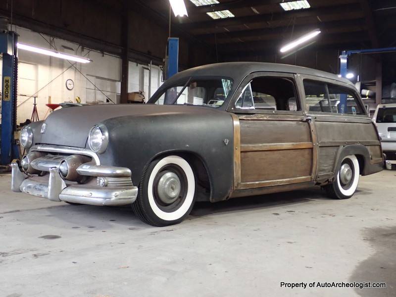 Ford-Country-squire-wagon-1951-black-146450-7