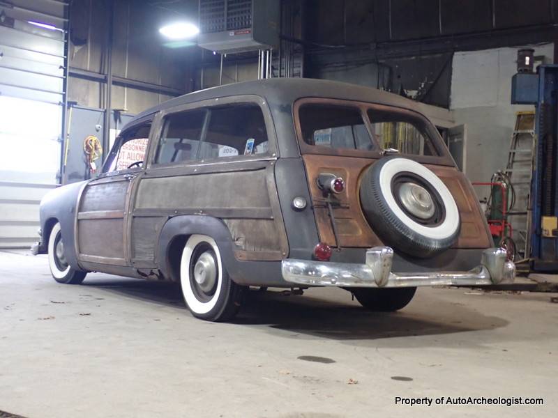 Ford-Country-squire-wagon-1951-black-146450