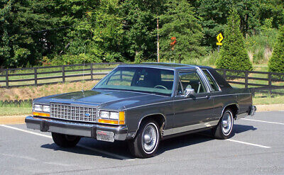 Ford-Crown-Victoria-Coupe-1986-2