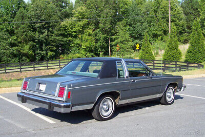 Ford-Crown-Victoria-Coupe-1986-Gray-Gray-64016-1