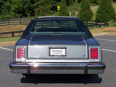 Ford-Crown-Victoria-Coupe-1986-Gray-Gray-64016-20