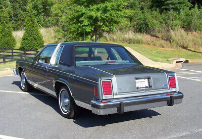 Ford-Crown-Victoria-Coupe-1986-Gray-Gray-64016-3