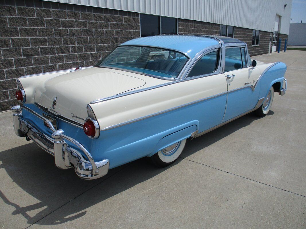 Ford-Crown-Victoria-Skyliner-Glasstop-1955-8