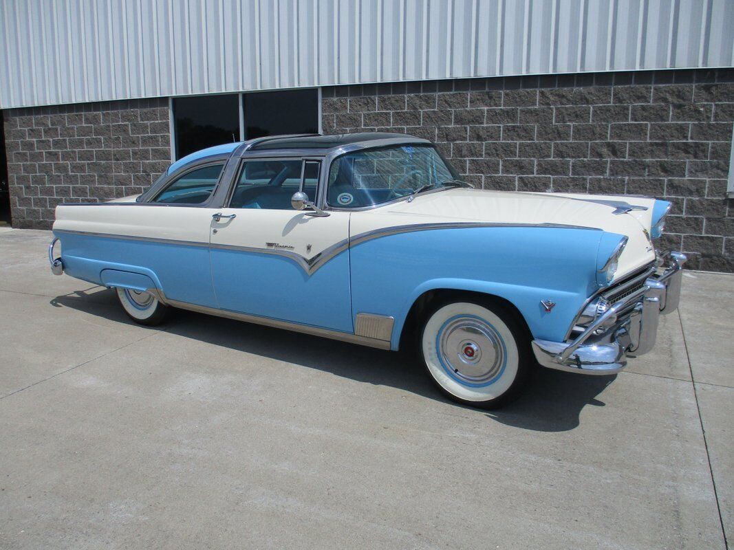 Ford Crown Victoria Skyliner Glasstop  1955