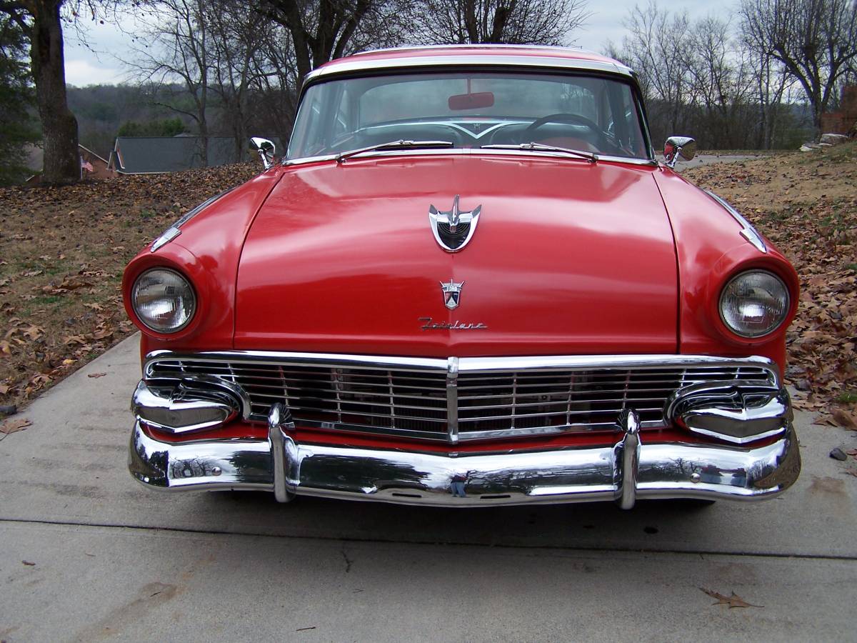 Ford-Crown-victoria-1956-red-1609-1