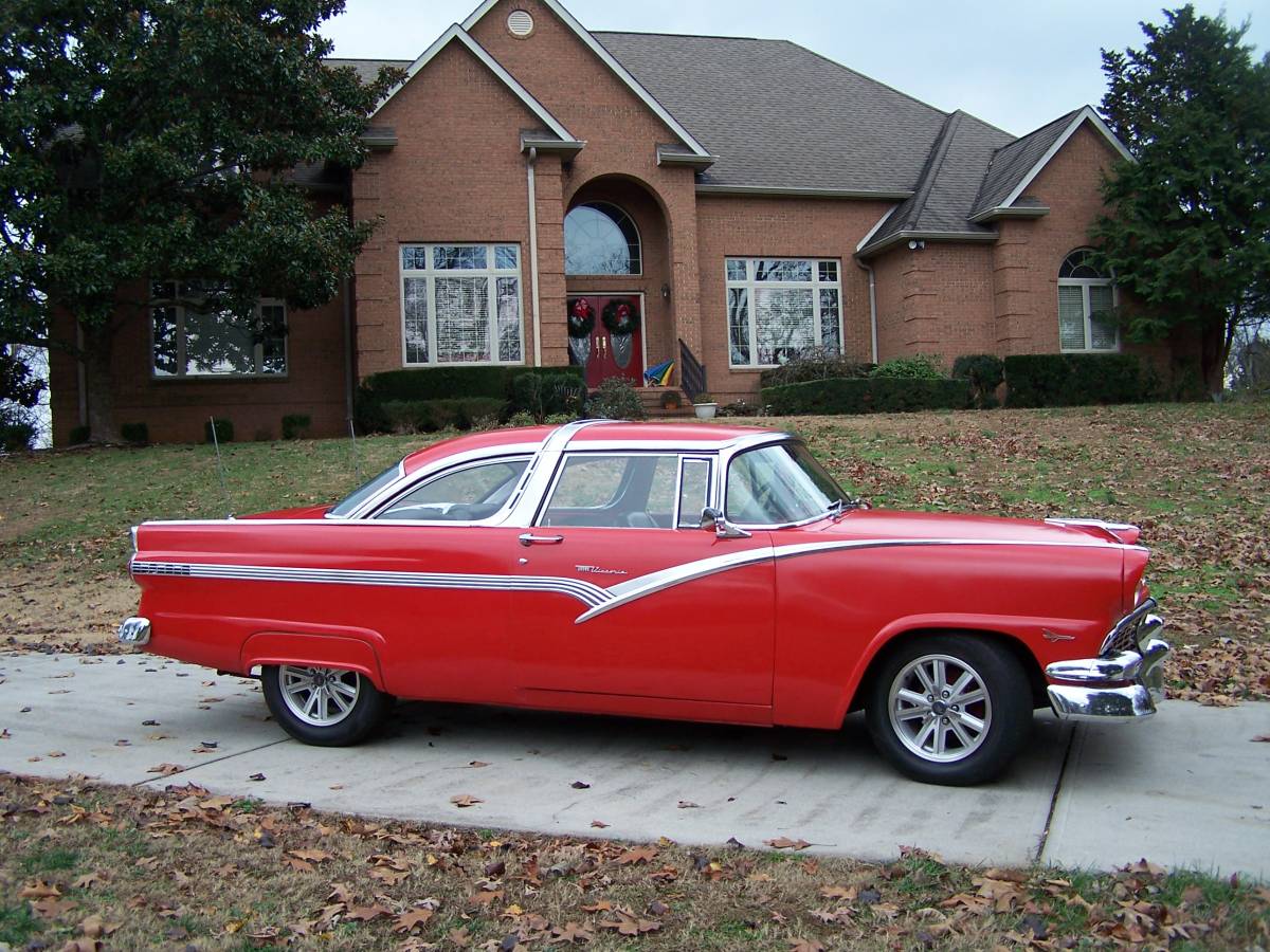 Ford-Crown-victoria-1956-red-1609-2