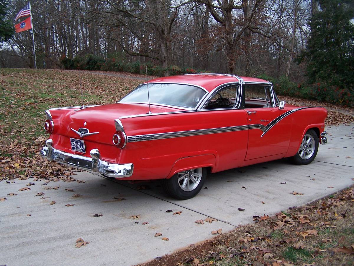 Ford-Crown-victoria-1956-red-1609-3