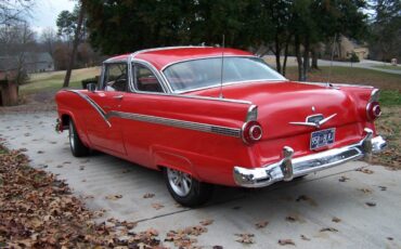 Ford-Crown-victoria-1956-red-1609-4