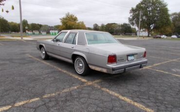 Ford-Crown-victoria-1991-silver-151278-1