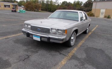 Ford-Crown-victoria-1991-silver-151278